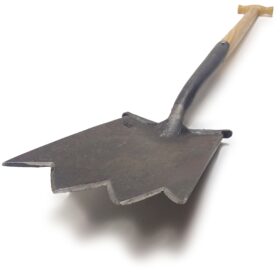 1409 - "Shark" spade - spetsigt blad - 80 cm ask T-handtag
